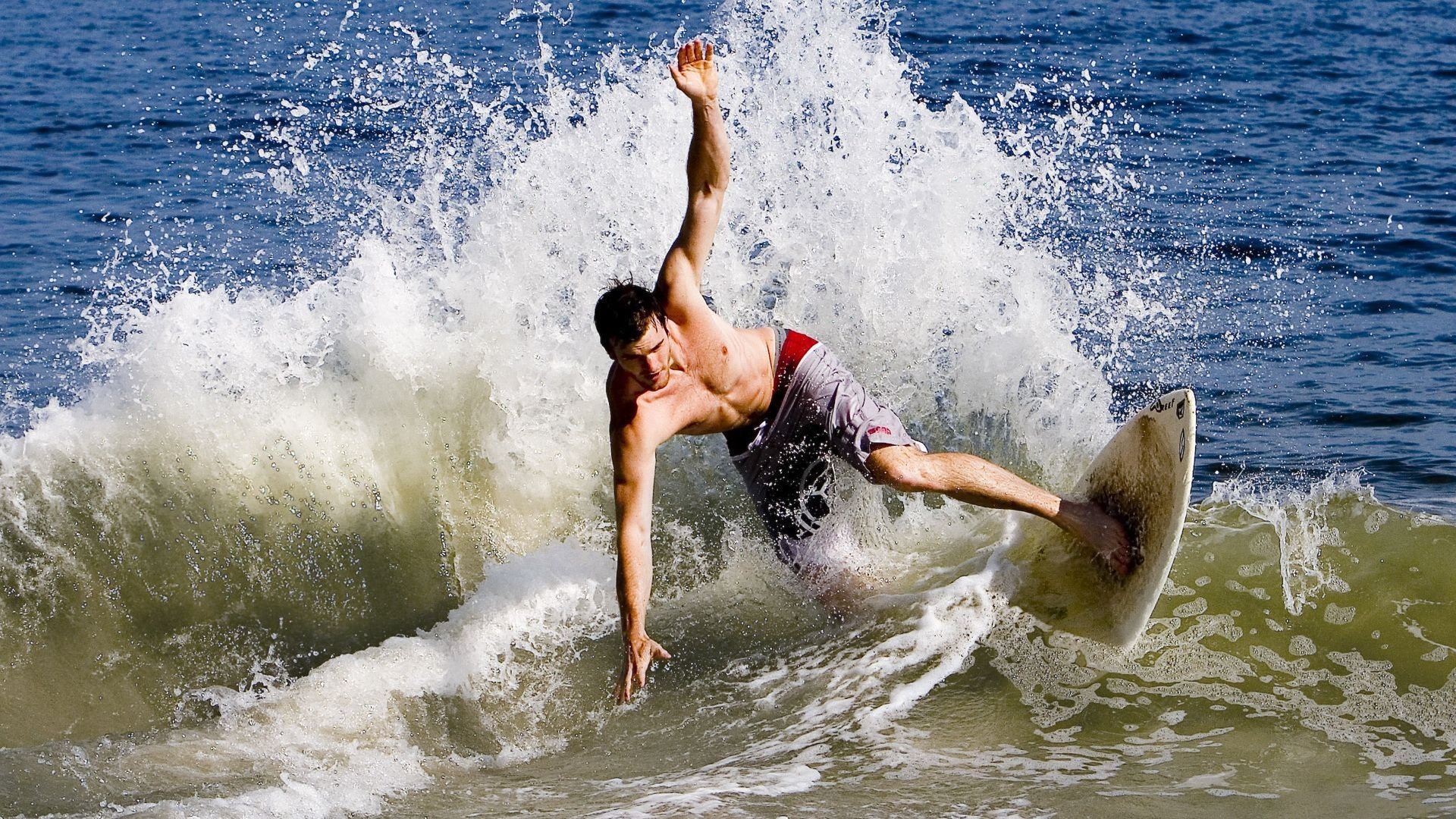 开云体育中国-李刚仁的刀锋，当玻利维亚高原的风吹散了西班牙的黄金时代